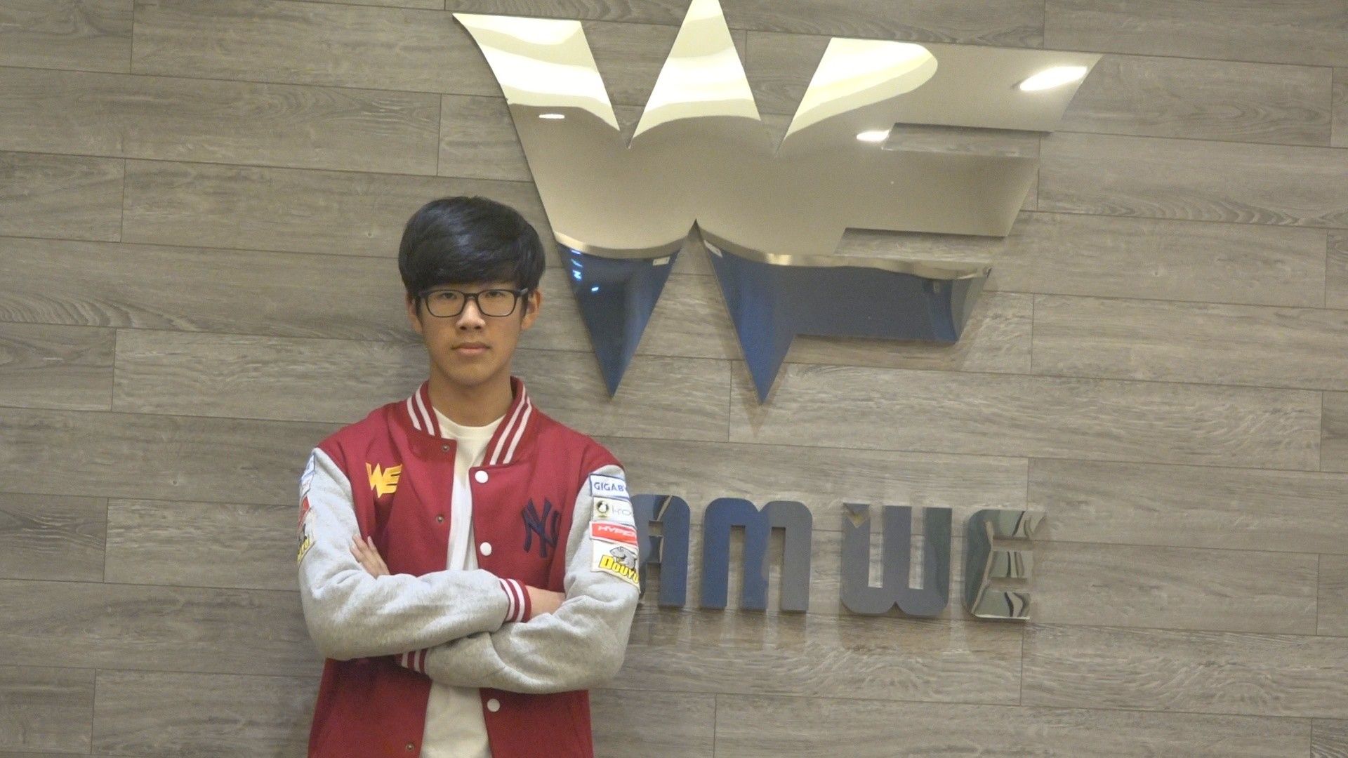 ZywOo 发布限量版游戏鼠标垫：“The Chosen Mousepad”