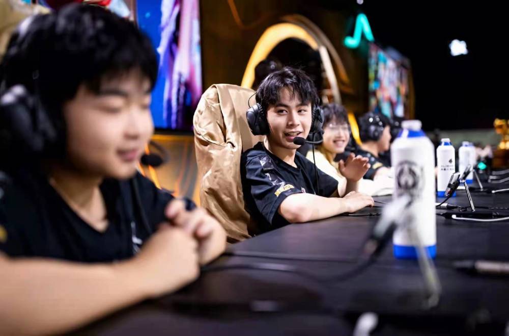 整体运营差距明显 DK毫无压力战胜FLY