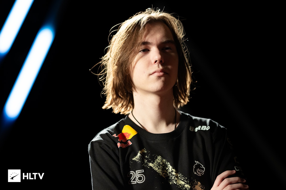 RA宣布：辅助选手ShiauC断开连接，二队Yu选手调至一队